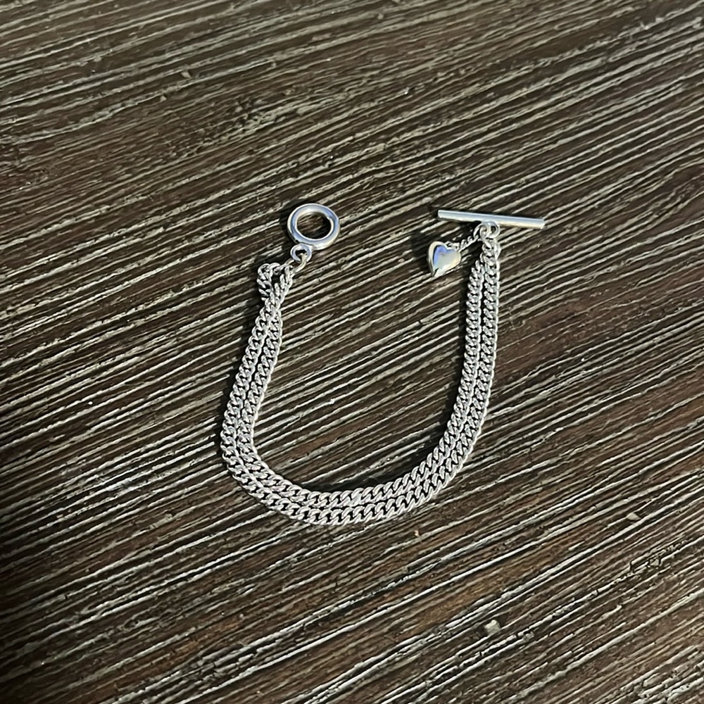 Toggle bracelet with a heart